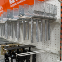 Γάντζος Διπλός για Μπάρα Στήριξης Μεταλλικής Προθήκης 2068